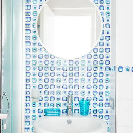 A World Aparts - 143 Sistina *